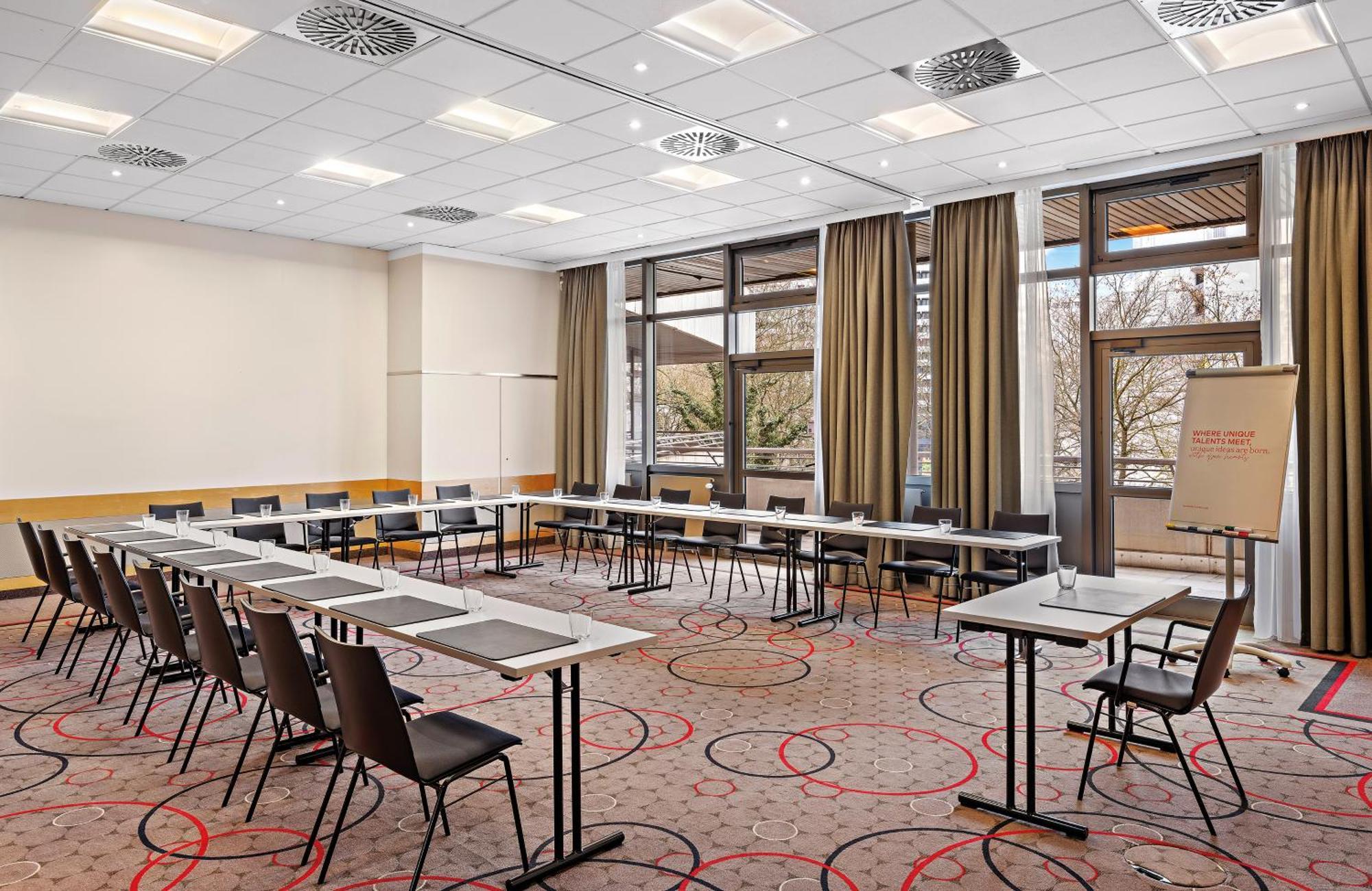 Отель Leonardo Royal Frankfurt